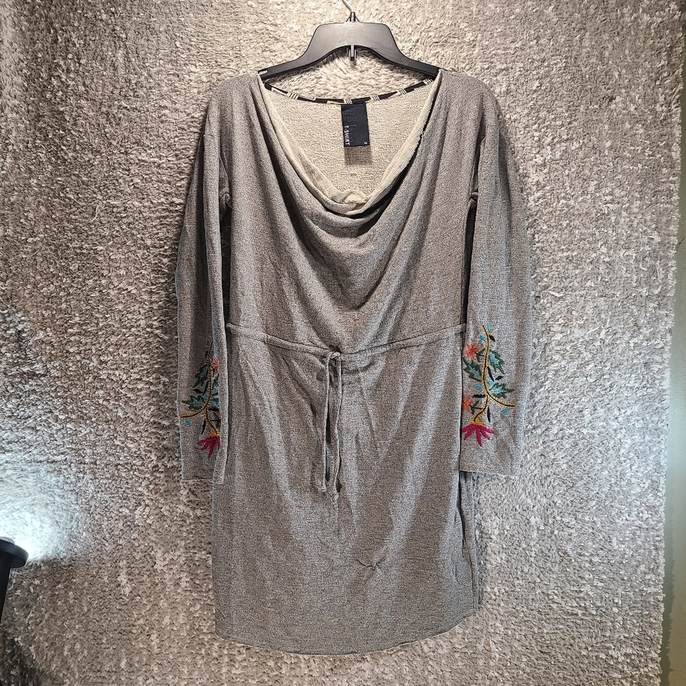 Dolan‎ TShirt Anthropologie Port Maria Gray Floral Embroidered Sweatshirt Dress